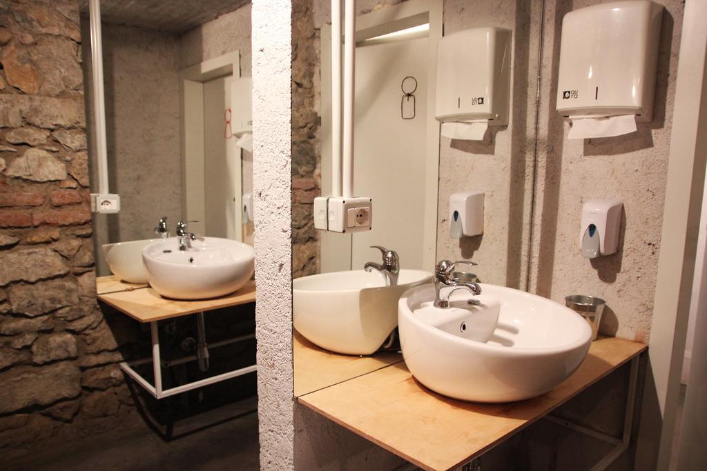 Destil Hostel 地拉那 外观 照片