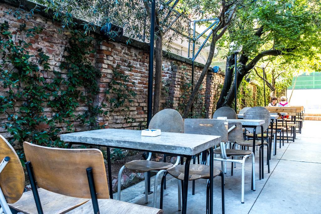 Destil Hostel 地拉那 外观 照片