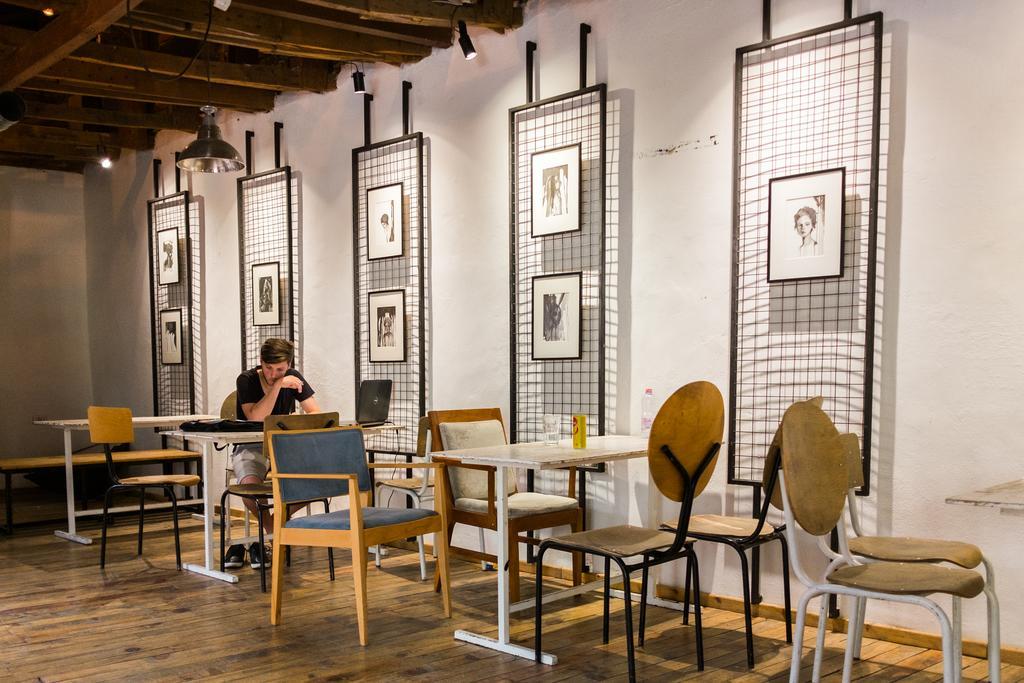 Destil Hostel 地拉那 外观 照片